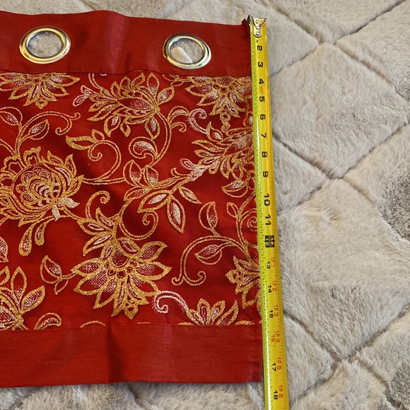 Brick red, gold, and silver valance - Picture 3 of 4